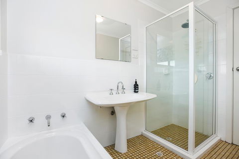 Red Door - Accommodation Asia 6