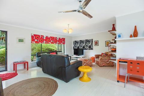 Red Door - Accommodation Asia 1