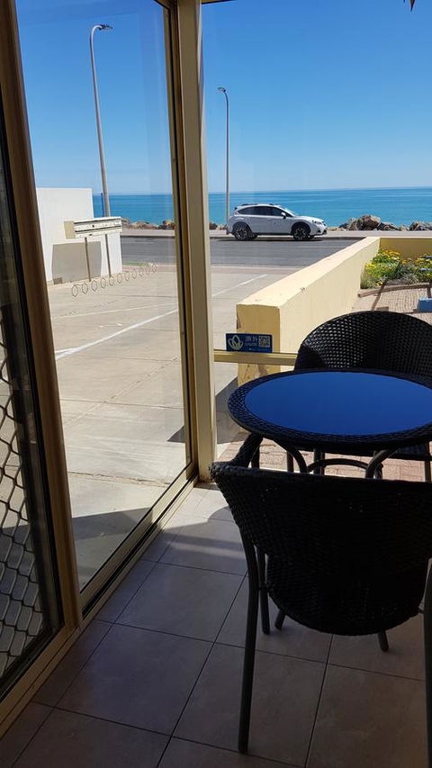 Acaill Accommodation Esplanade Living Self Check-In Self Check-Out - Accommodation Guide 10