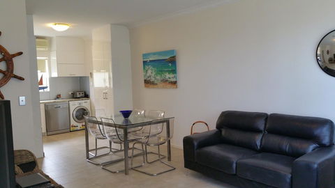 Acaill Accommodation Esplanade Living Self Check-In Self Check-Out - Accommodation Guide 2