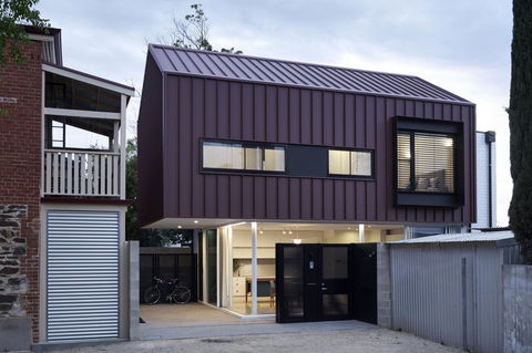 Swainson On Castle - Accommodation Asia 4