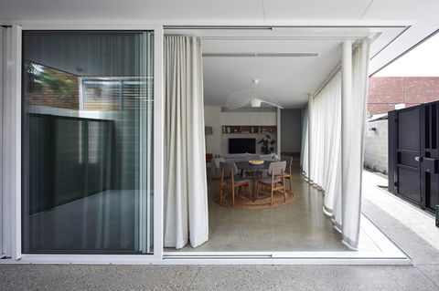 Swainson On Castle - Accommodation Asia 10