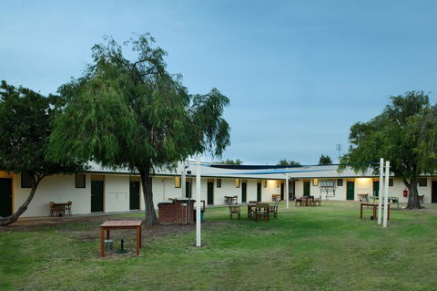 The Anglers Inn - Accommodation Guide 0