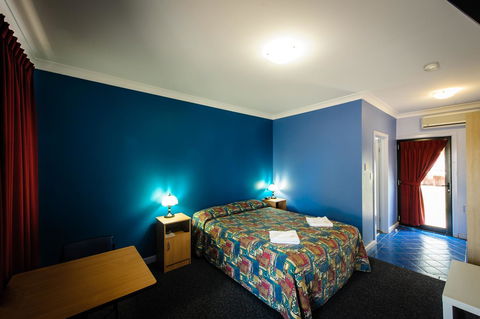 The Anglers Inn - Accommodation Guide 4