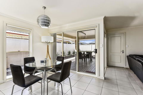 City Fringe Apartment - Accommodation Asia 6
