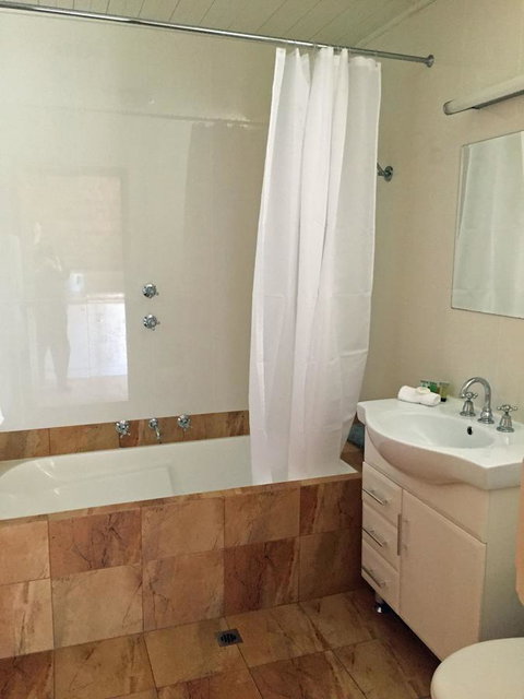 Coonawarra Place Motor Inn - Accommodation Asia 7