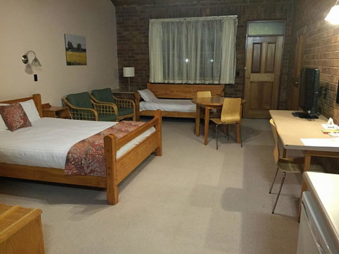 Coonawarra Place Motor Inn - Accommodation Asia 1