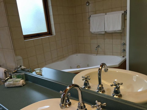 Coonawarra Place Motor Inn - Accommodation Asia 40