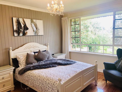 Stunning House With Beautiful Entertainment Area!! - Accommodation Asia 2