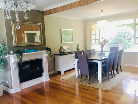 Stunning House With Beautiful Entertainment Area!! - Accommodation Asia 4