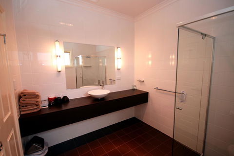 Sundowner Motel Hotel - Accommodation Asia 2