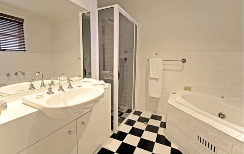 St Francis Winery - Accommodation Asia 12