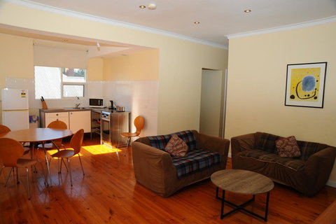 Glenelg Holiday Apartments-Ellis - Accommodation Asia 6