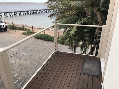 Beachside & Jetty View Apartment 6 - Captain\'s Apt - Accommodation Asia 10