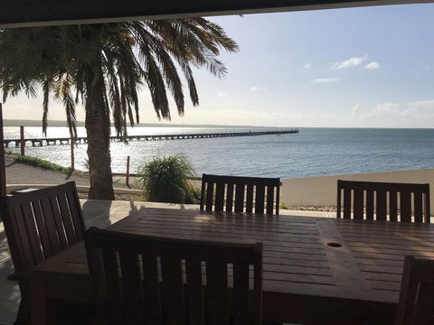 Beachside & Jetty View Apartment 6 - Captain\'s Apt - Accommodation Asia 0