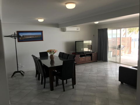 Beachside & Jetty View Apartment 6 - Captain\'s Apt - Accommodation Asia 27