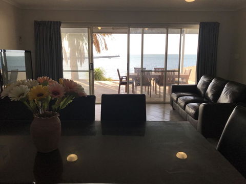 Beachside & Jetty View Apartment 6 - Captain\'s Apt - Accommodation Asia 31