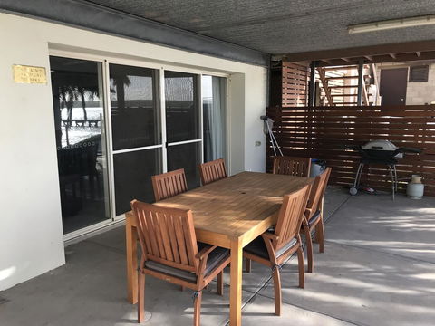 Beachside & Jetty View Apartment 6 - Captain\'s Apt - Accommodation Asia 38