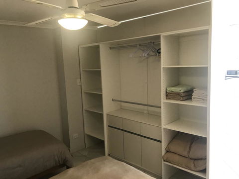 Beachside & Jetty View Apartment 6 - Captain\'s Apt - Accommodation Asia 3