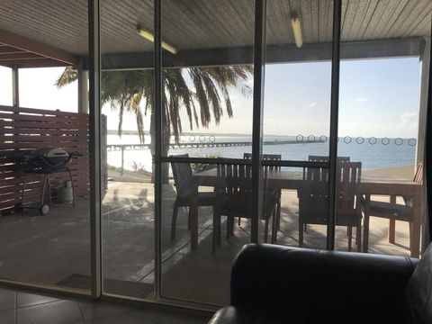 Beachside & Jetty View Apartment 6 - Captain\'s Apt - Accommodation Asia 36