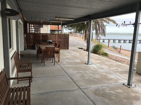 Beachside & Jetty View Apartment 6 - Captain\'s Apt - Accommodation Asia 37