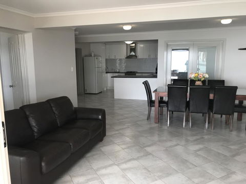 Beachside & Jetty View Apartment 6 - Captain\'s Apt - Accommodation Asia 32