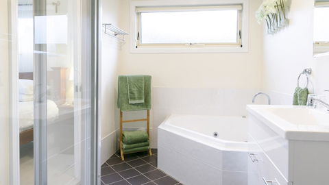 One Tree Bed And Breakfast - Accommodation Guide 9