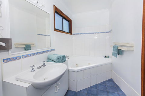 Echo Holiday Parks - Naracoorte - Accommodation Asia 30