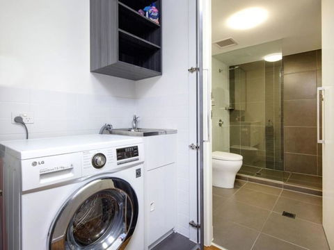 Modern 2 Bedroom+WIFI/Netflix/Parking+Great Views! - Accommodation Asia 36