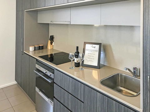Modern 2 Bedroom+WIFI/Netflix/Parking+Great Views! - Accommodation Asia 37