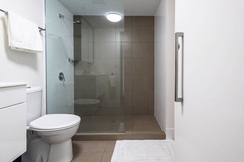 Modern 2 Bedroom+WIFI/Netflix/Parking+Great Views! - Accommodation Asia 26