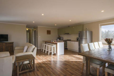 Flinders Bush Retreats - Accommodation Asia 24