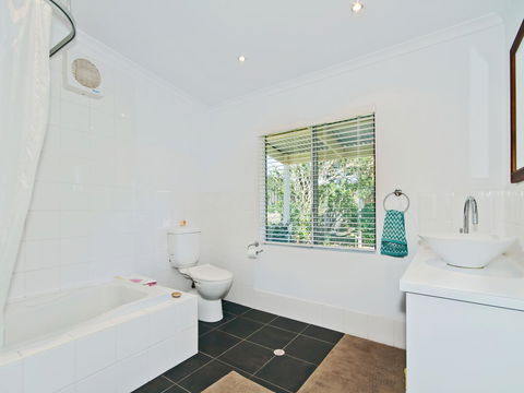 Boat House - Accommodation Asia 8