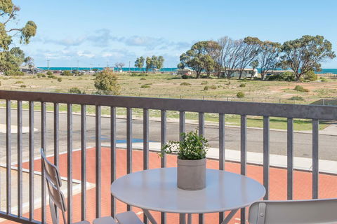 Jurien Bay Motel Apartments - Accommodation Asia 22