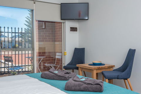 Jurien Bay Motel Apartments - Accommodation Asia 8