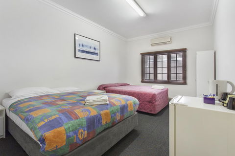 The Emperors Crown Hostel - Accommodation Asia 16