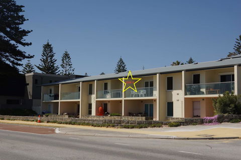 Cottesloe Beachfront Ocean View Apartment - Accommodation Guide 1