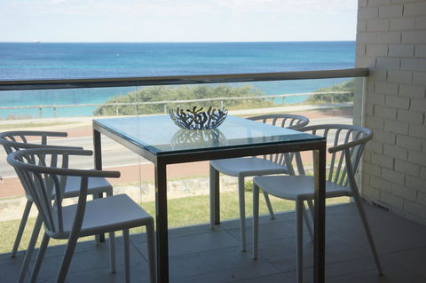 Cottesloe Beachfront Ocean View Apartment - Accommodation Guide 5