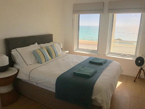 Cottesloe Beachfront Ocean View Apartment - Accommodation Guide 2