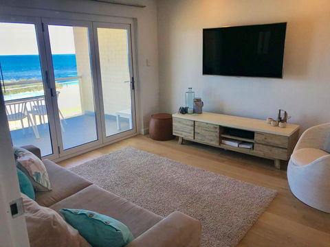 Cottesloe Beachfront Ocean View Apartment - Accommodation Guide 6