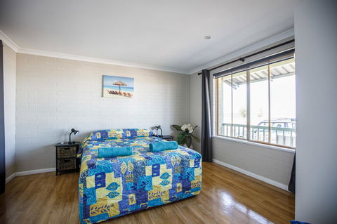 Shark Bay Seafront Apartments - Accommodation Asia 31