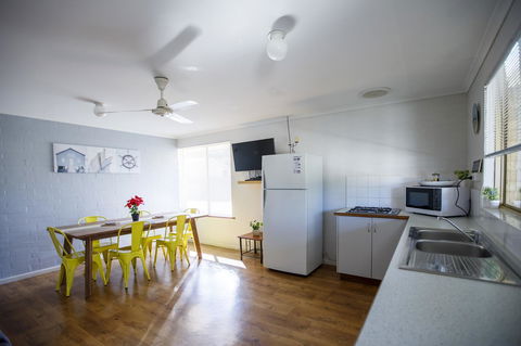 Shark Bay Seafront Apartments - Accommodation Asia 1