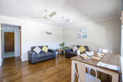 Shark Bay Seafront Apartments - Accommodation Asia 41