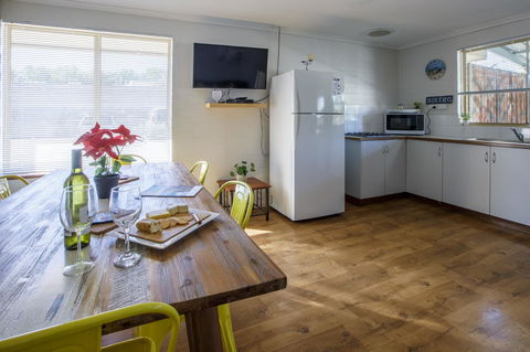 Shark Bay Seafront Apartments - Accommodation Asia 37
