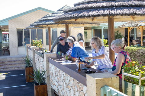 Shark Bay Seafront Apartments - Accommodation Asia 36