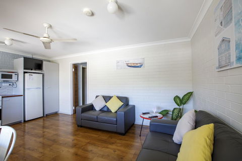 Shark Bay Seafront Apartments - Accommodation Asia 8