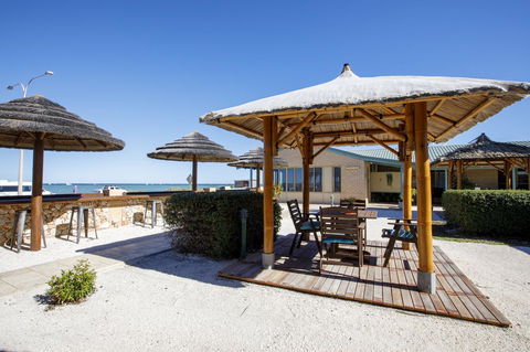 Shark Bay Seafront Apartments - Accommodation Asia 21