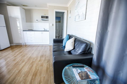 Shark Bay Seafront Apartments - Accommodation Asia 30