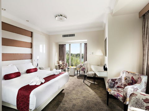 Swan River Hotel - Accommodation China 21
