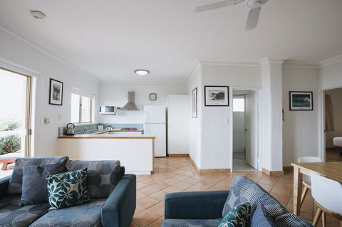 Canal Rocks Beachfront Apartments - Accommodation Guide 36